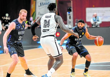 Otra clase magistral de Hlinason bajo los aros